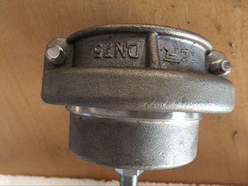 Cappucci protettivi di plastica mentali del tubo del PVC di 75mm a metà rotondo la superficie del rivestimento del nichel di forma del vaso